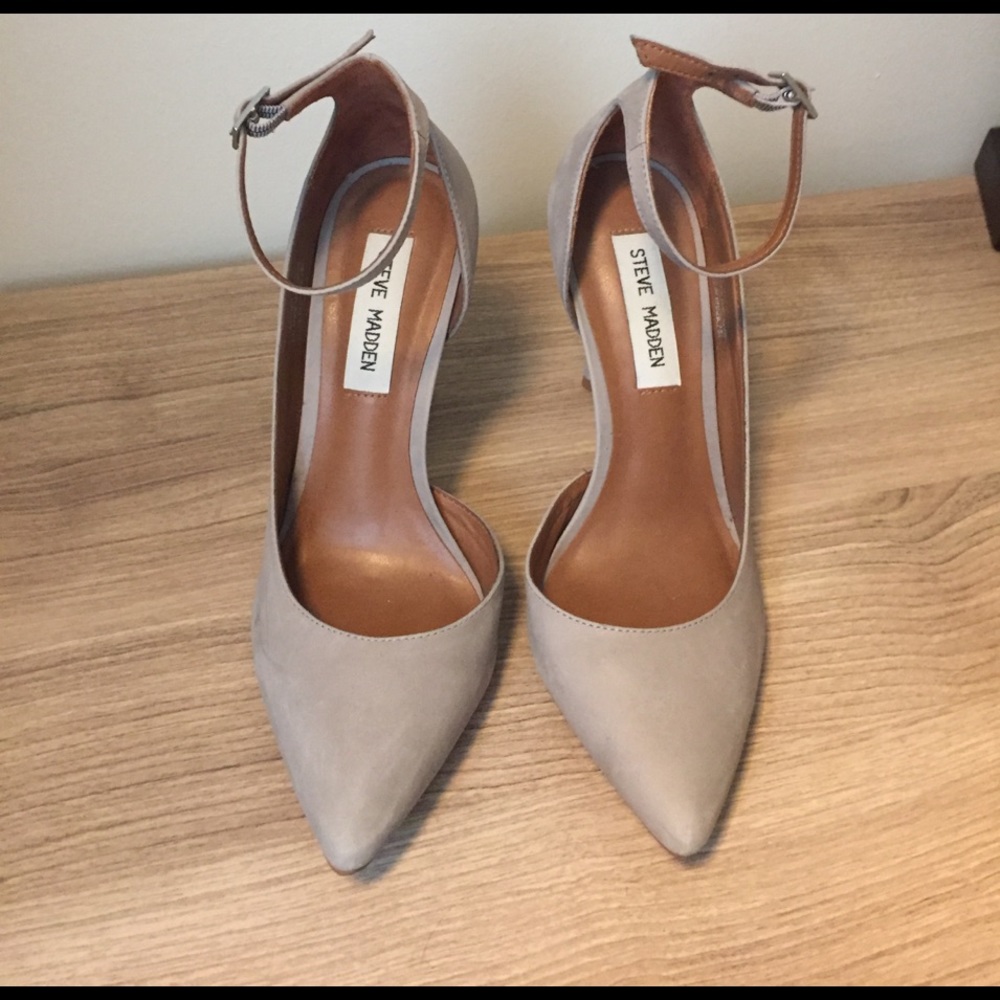 Light gray Steve Madden sling back heels size 7