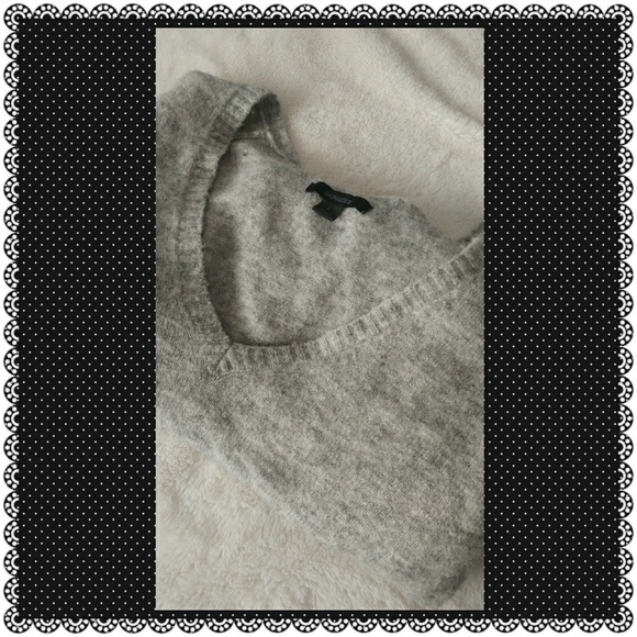 Cropped V-Neck Sweater - Picture 5 of 6