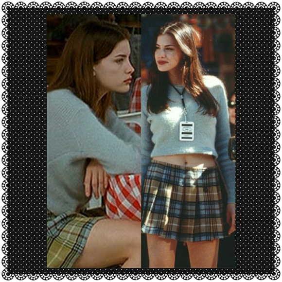 Cropped V-Neck Sweater - Picture 6 of 6