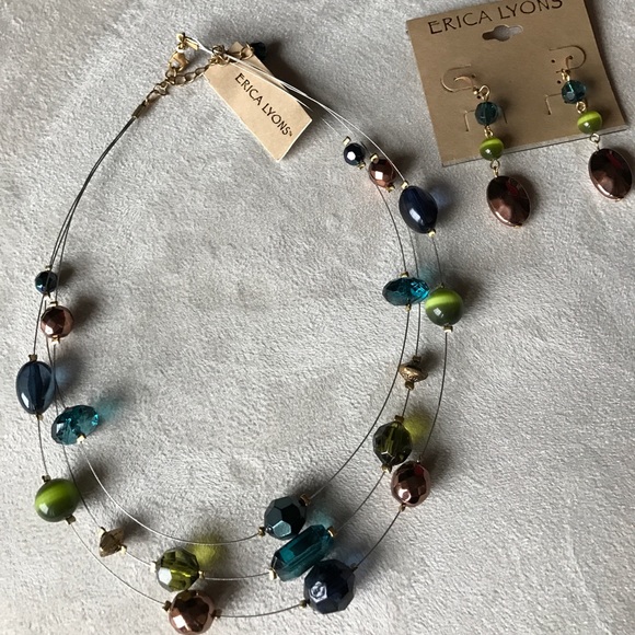 Beaded necklace and earrings set. - Picture 1 of 3