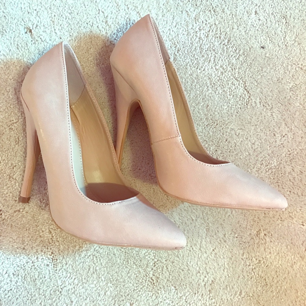 Victoria secret nude pointed toe pumps