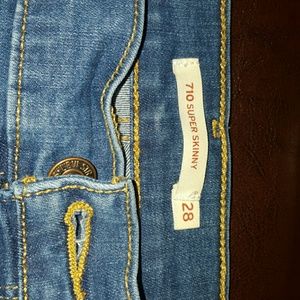 Levi's 710 Super Skinny Jeans