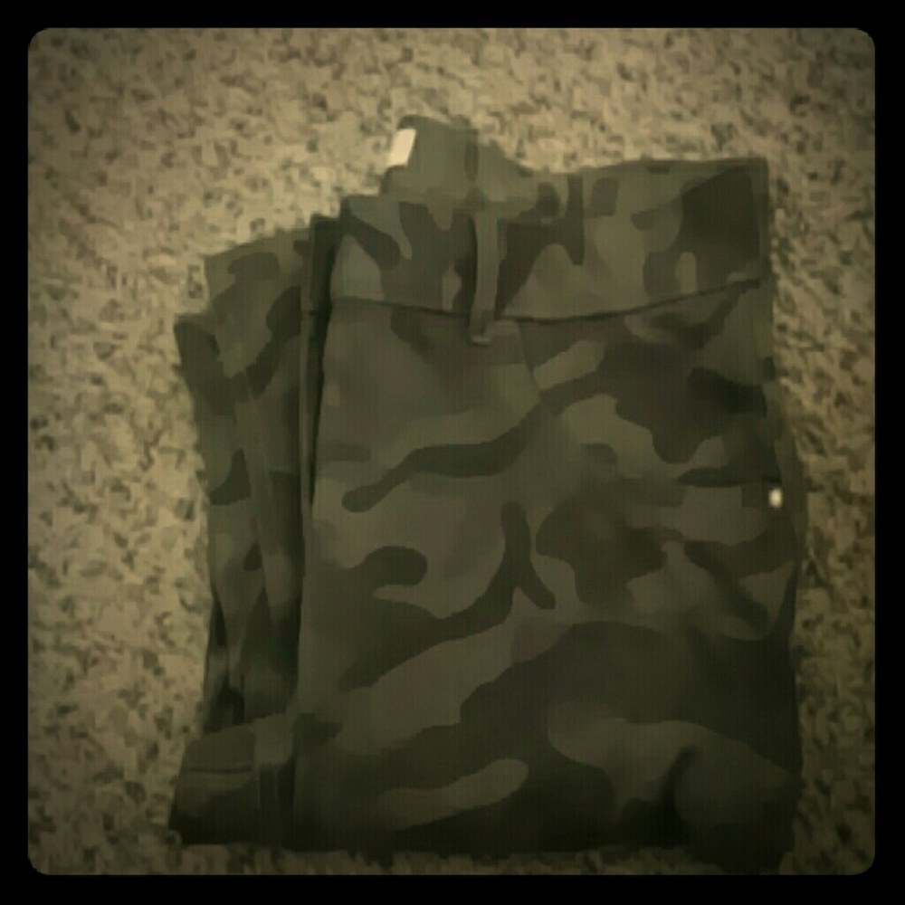 Camo skinny pants