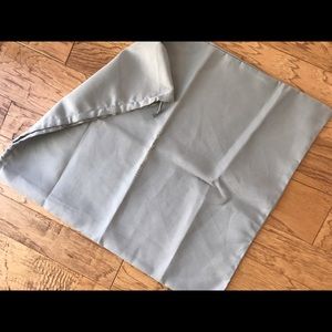 The Honest Co. dust tote