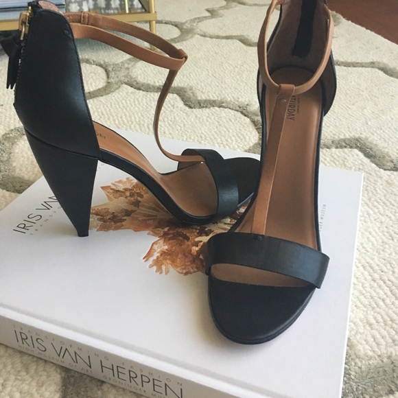 kate spade Shoes - NWOT Kate Spade Saturday Heels in Black and Tan