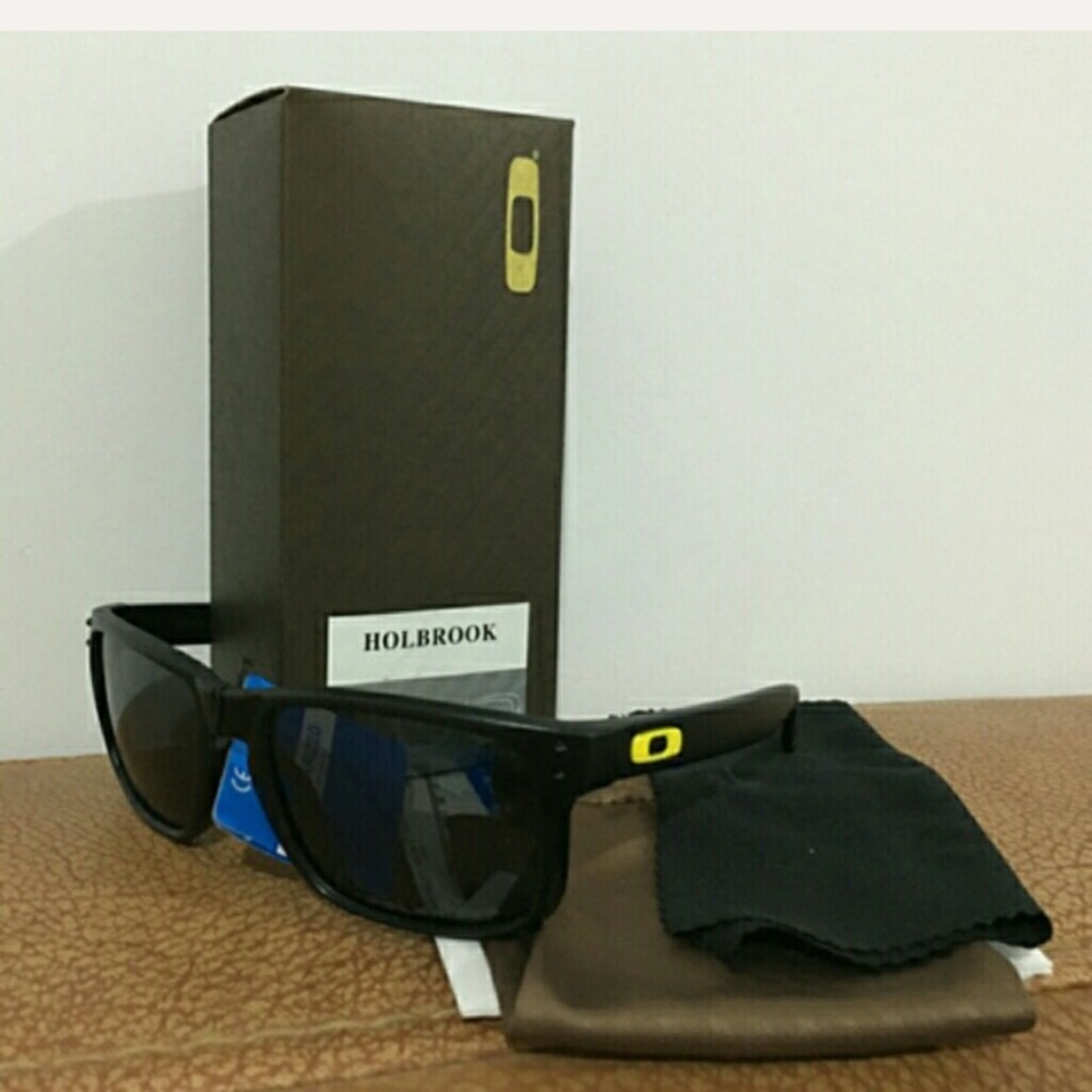 Beware of fake Oakleys!
