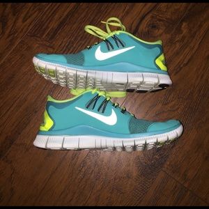 Women's Nike free run 5.0 sneakers