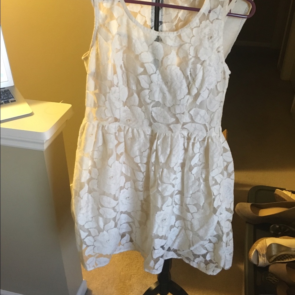 Lace Dress - Picture 3 of 4