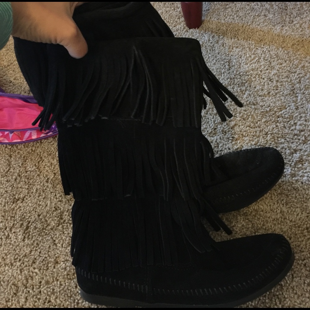 Minnetonka fringe boots