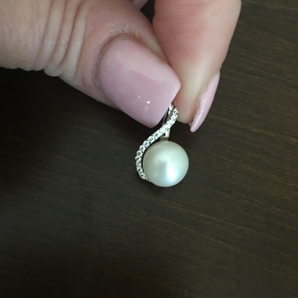 Genuine pearl and Sterling Pendant.