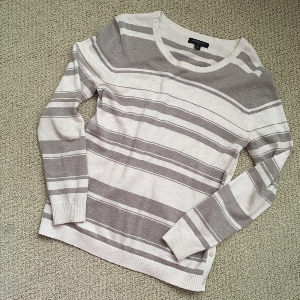 Banana Republic Side Button Sweater - M