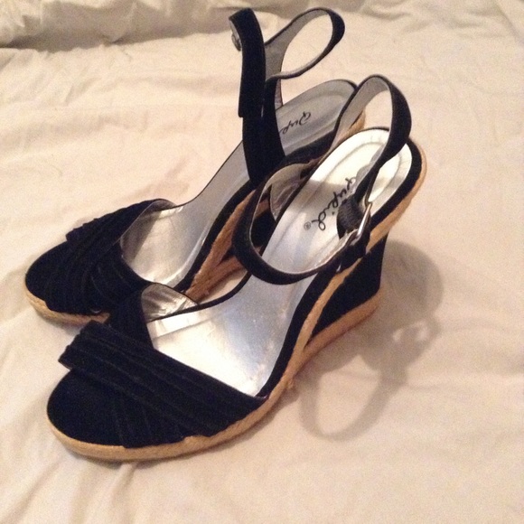 Qupid Shoes - Black Velvet Wedges