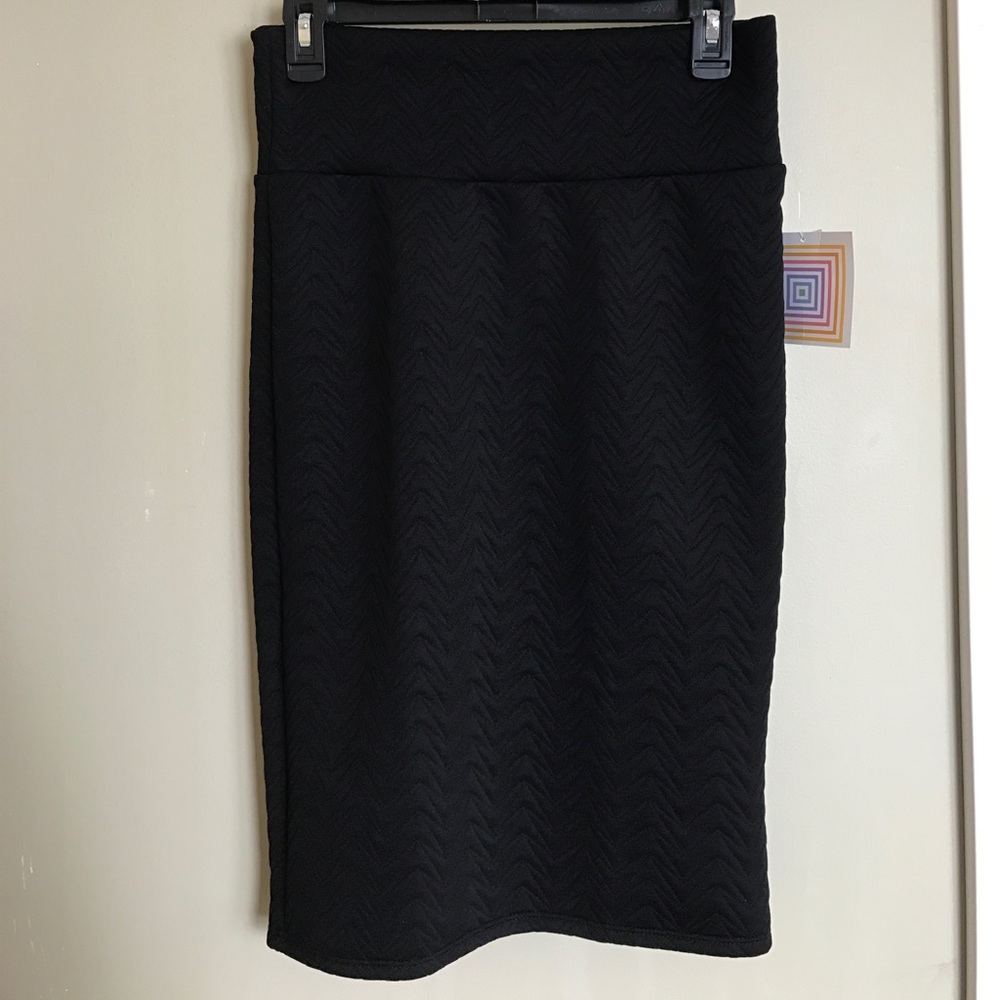 ⭐️ NEW ⭐️ 🦄 Solid Black Cassie Skirt LuLaRoe 🦄