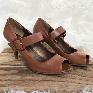 NEW...Kenneth Cole Reaction " Rich N Hitched"