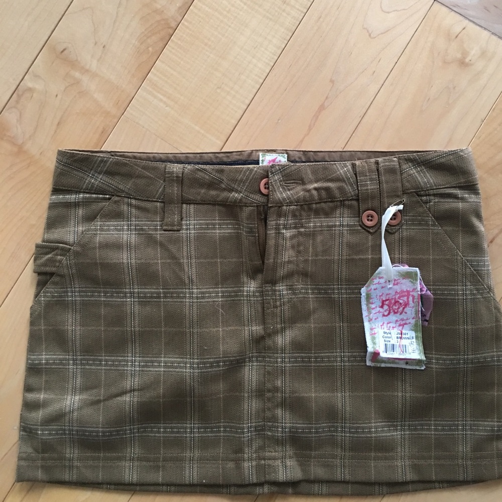 Cute plaid mini skirt size 3 NWT