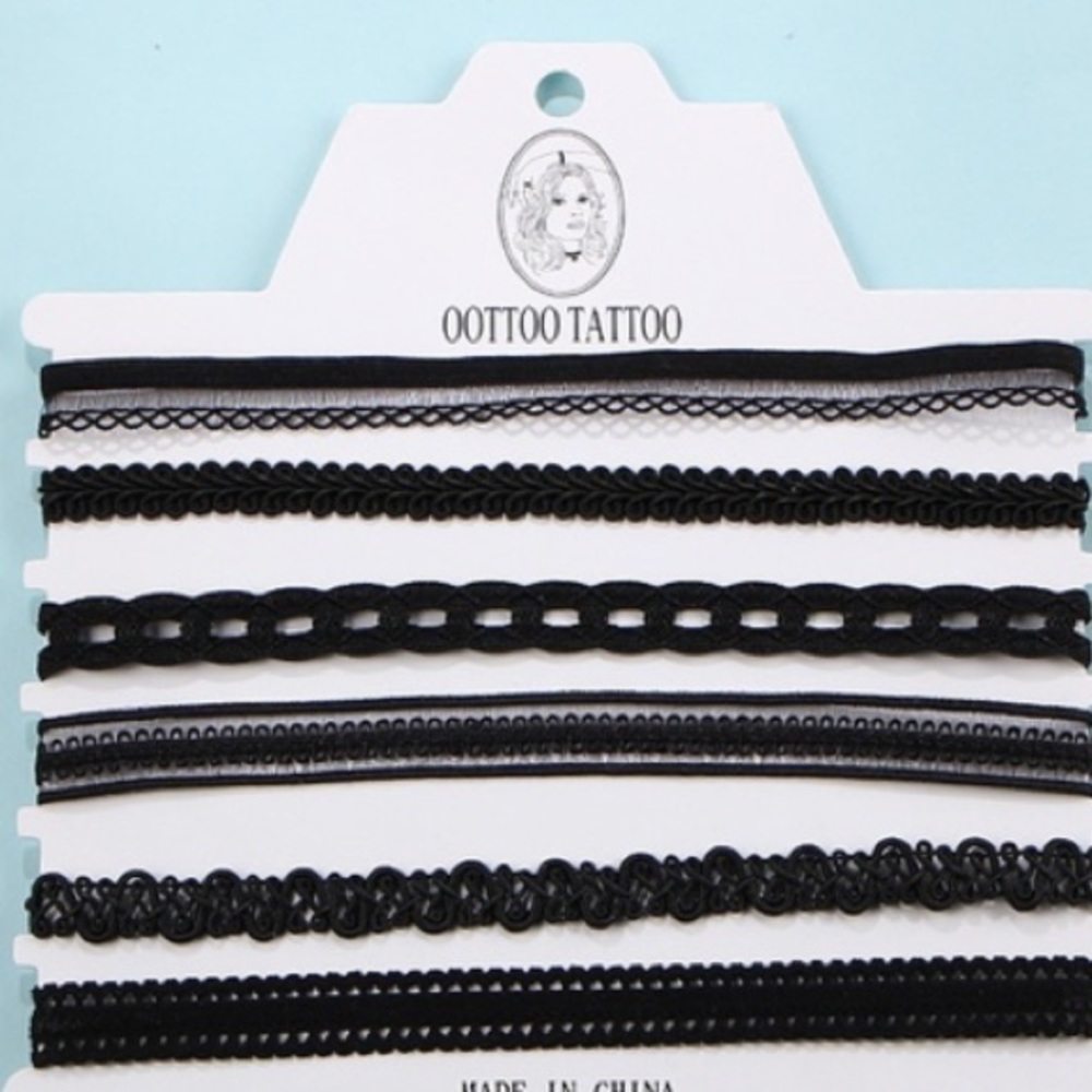 Black Lace Chockers