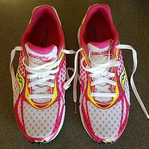 Women's athletic shoes in Excellent condition.