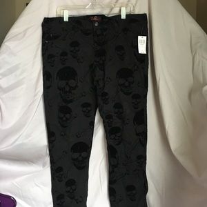 Hot Topics Skull jeans. Size 13
