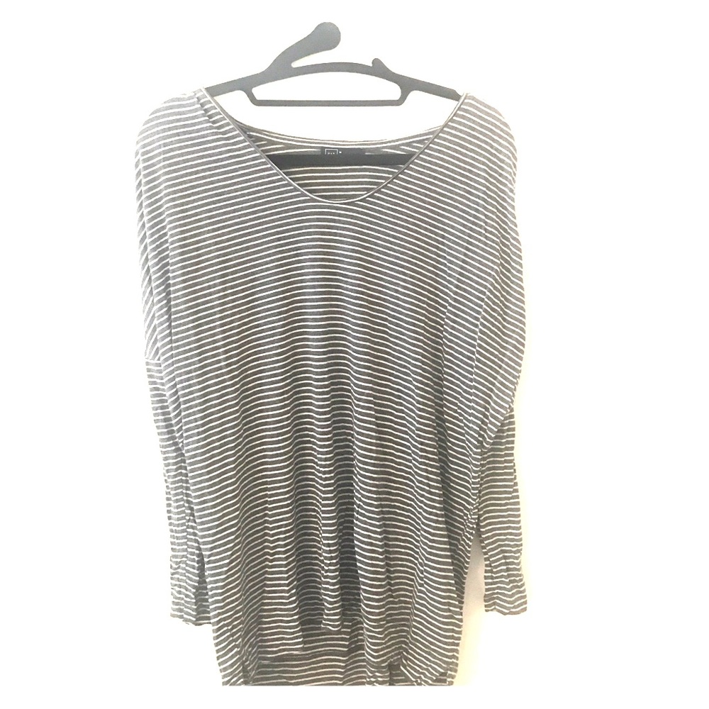 Gray Gap Medium scoop neck striped top.