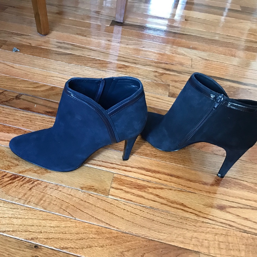 Blue suede Nine West ankle boots