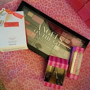 VICTORIA'S SECRET MAKEUP BUNDLE!!