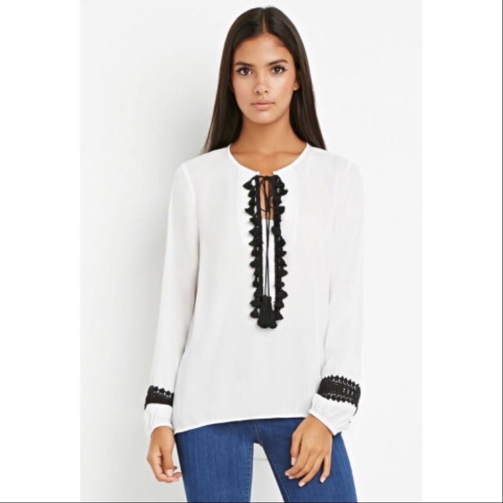 White Top With Tassel Detail🎀 - Picture 1 of 2