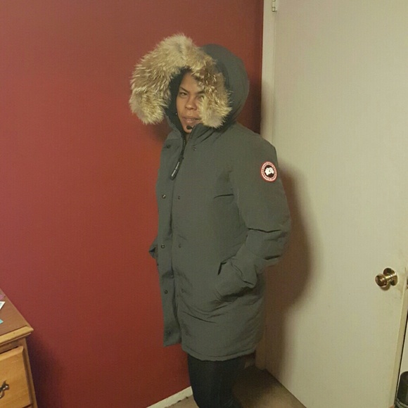 Authentic  Canada Goose Arctic Coat - Picture 3 of 6