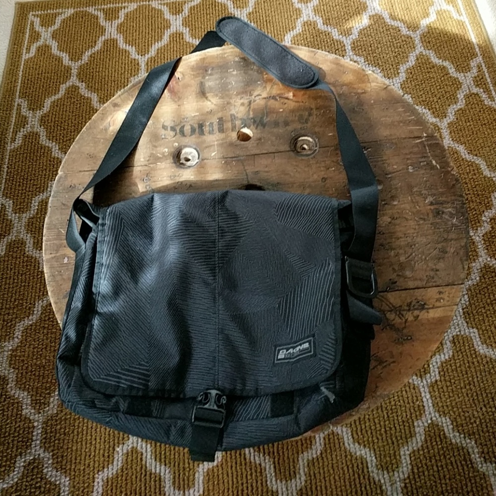 Dakine messenger bag