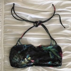 Lululemon sports bra!