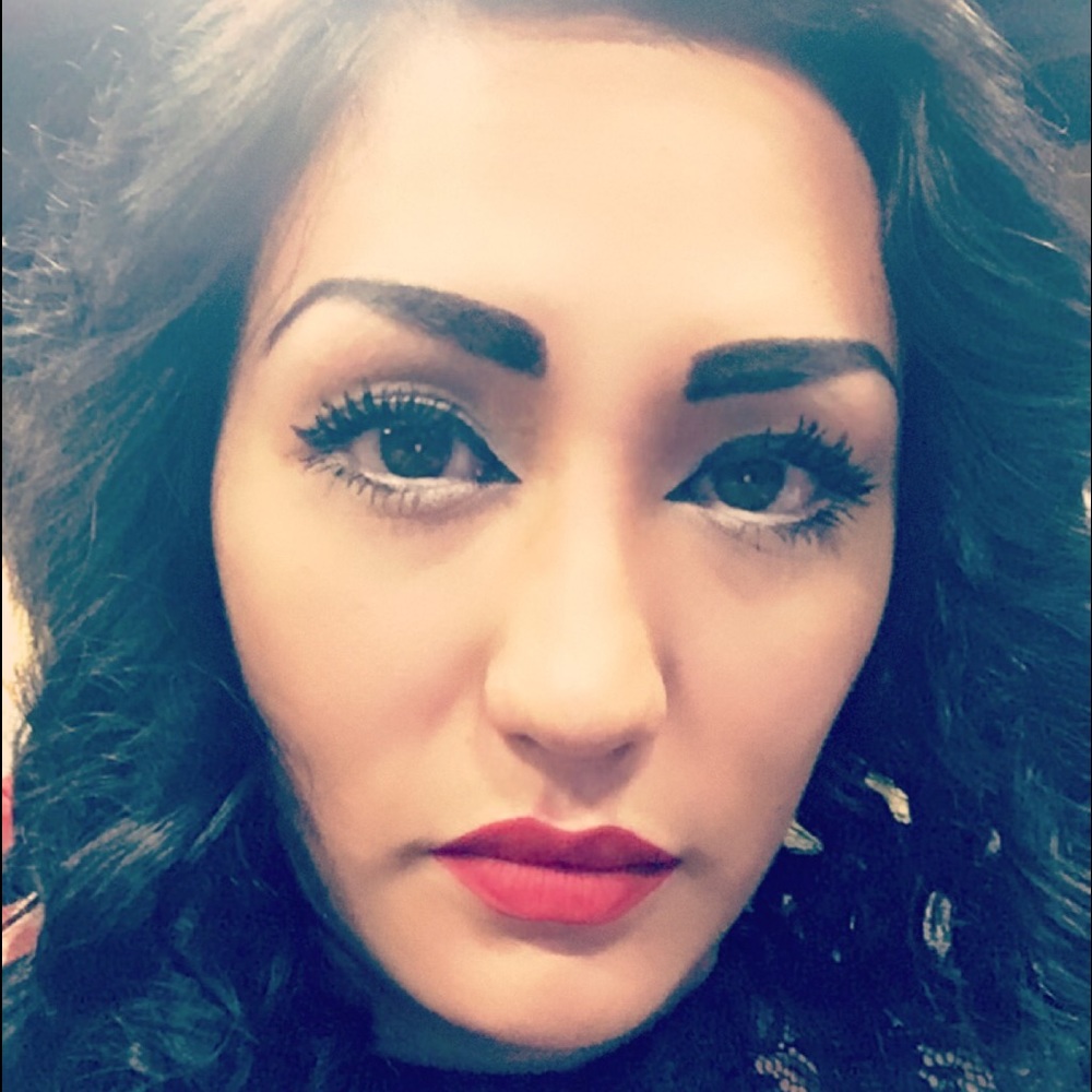 Meet your Posher, Adriana