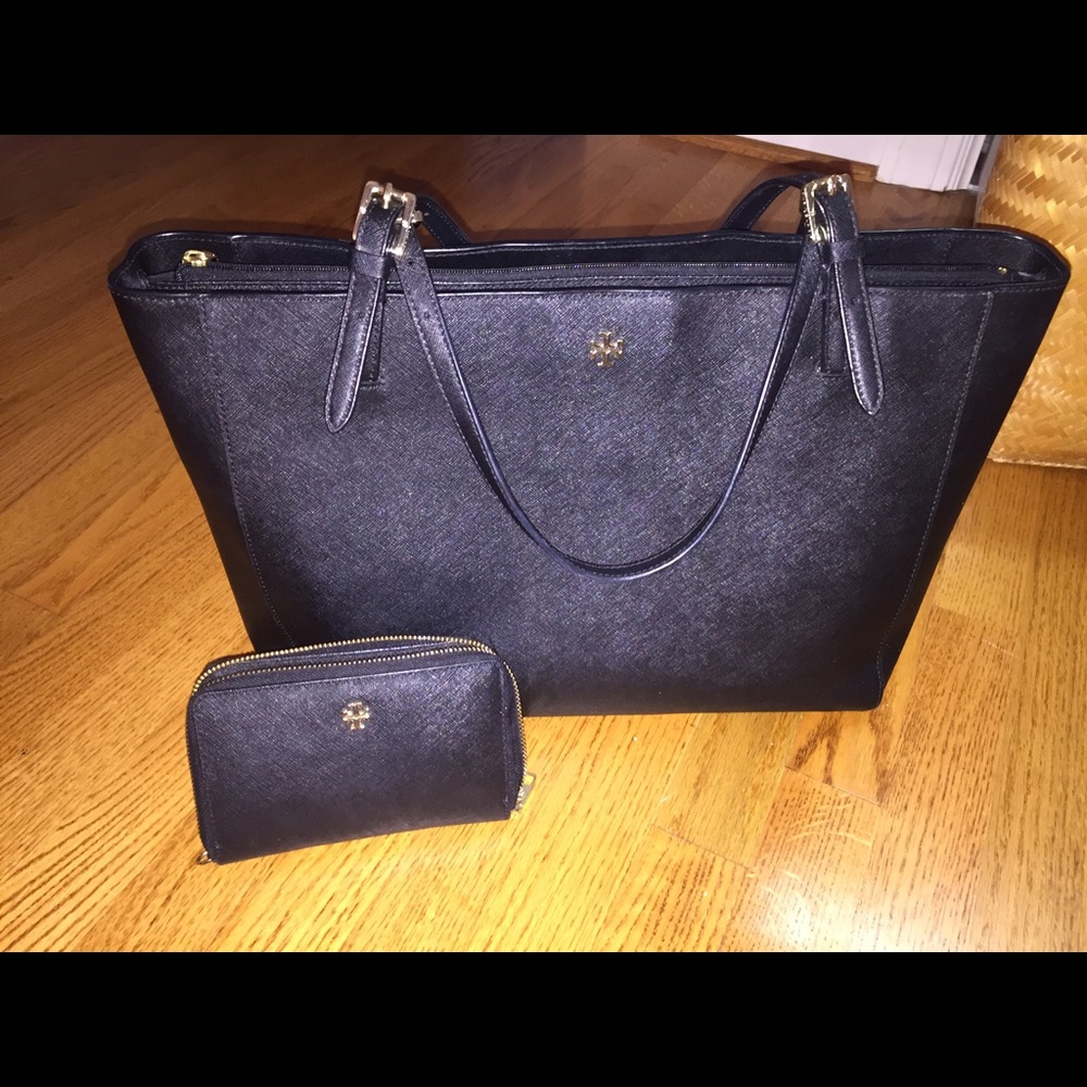 SOLDD ITEM SOLDTory Burch Black York Tote & wallet
