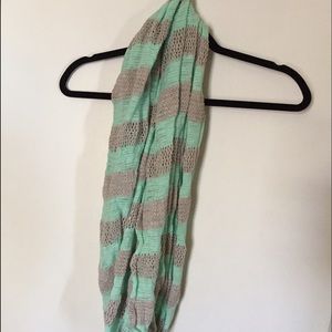 Light weight infinity scarf