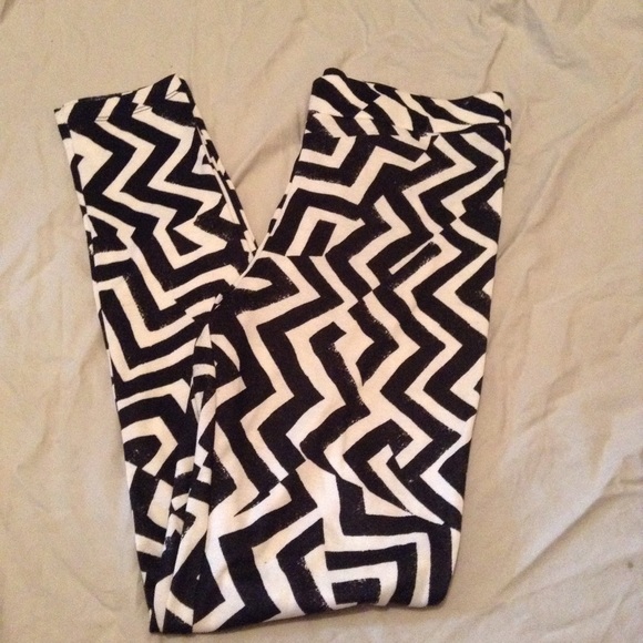 H&M Pants - Zig Zag Leggings