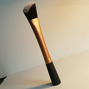 Real techniques foundation brush