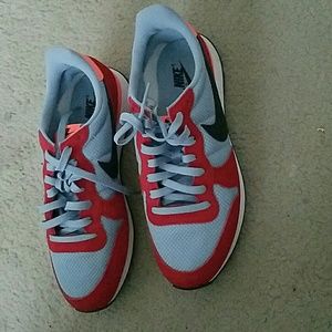 Womens internationalist Nike sz 11