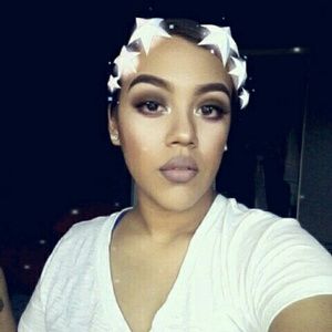 Meet your Posher, Desiree