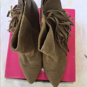 Wedge ankle fringe boot
