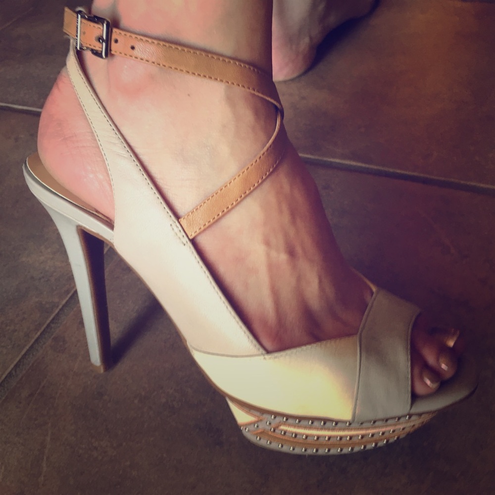 Gianni Bini 5" Heels 'TAWNEY'