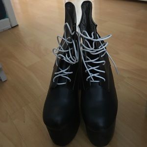 Deandri Black Heel Boot Size 7