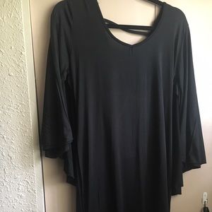 Stretchy dress with cape like back