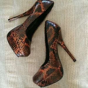 💕Heart in D stiletto's💕