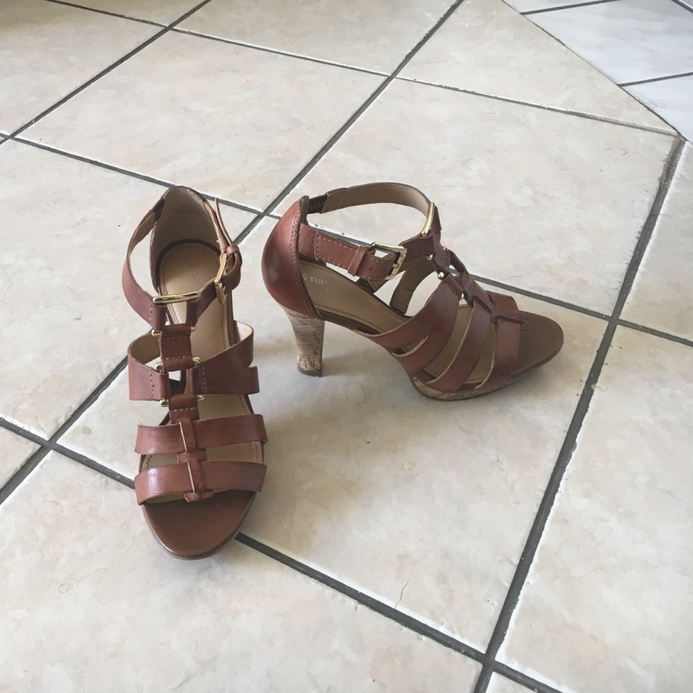 Classy brown 4 inch heel, amazing comfortable.