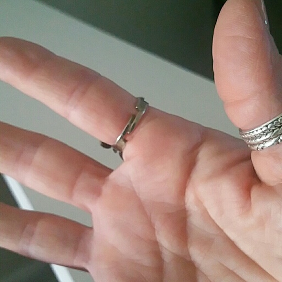 Ring - Picture 3 of 3