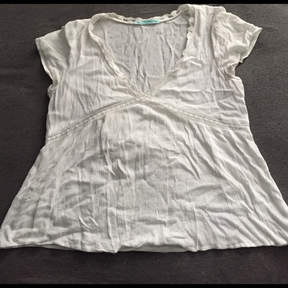 White Deep v-Neck With Shear Lace Detail