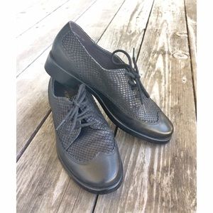 Aerosoles black leather shoes
