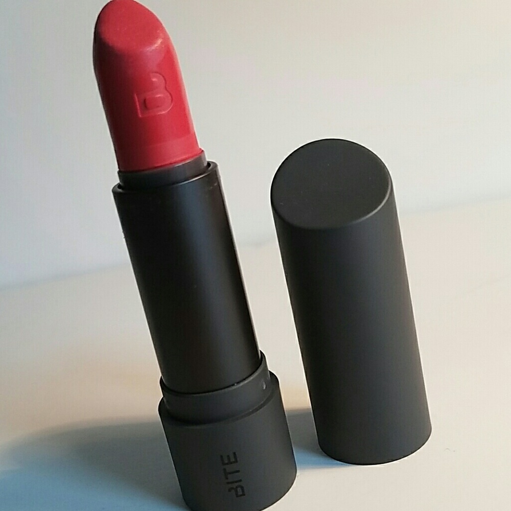 Bite lipstick in sweet cream
