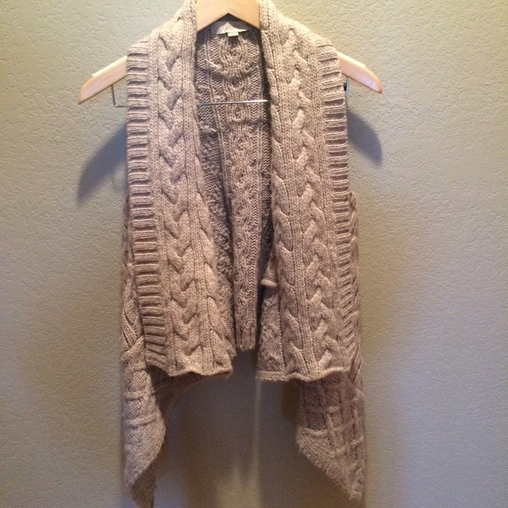 Sleeveless sweater