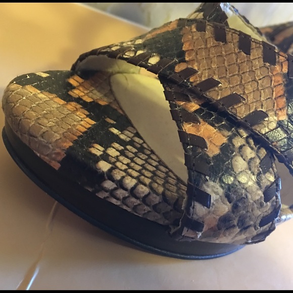 MICHAEL KORS-JET SET 6 COLLECTION 5" HEELS SIZE 8 - Picture 4 of 5