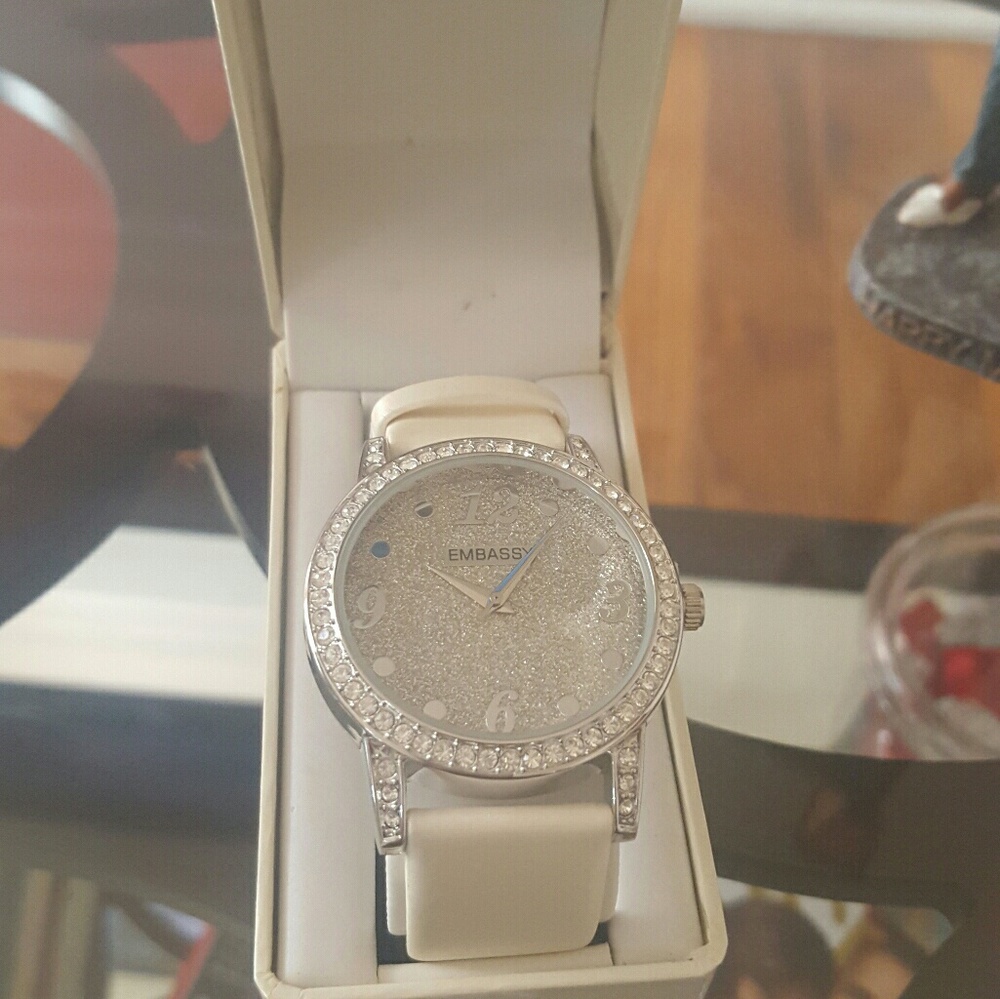 Beautiful Watch - Picture 3 of 3