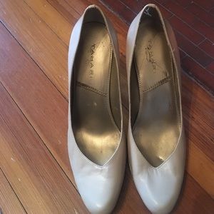 Tahari nude heels